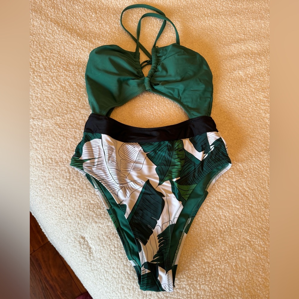 Cupshe one piece. Small.